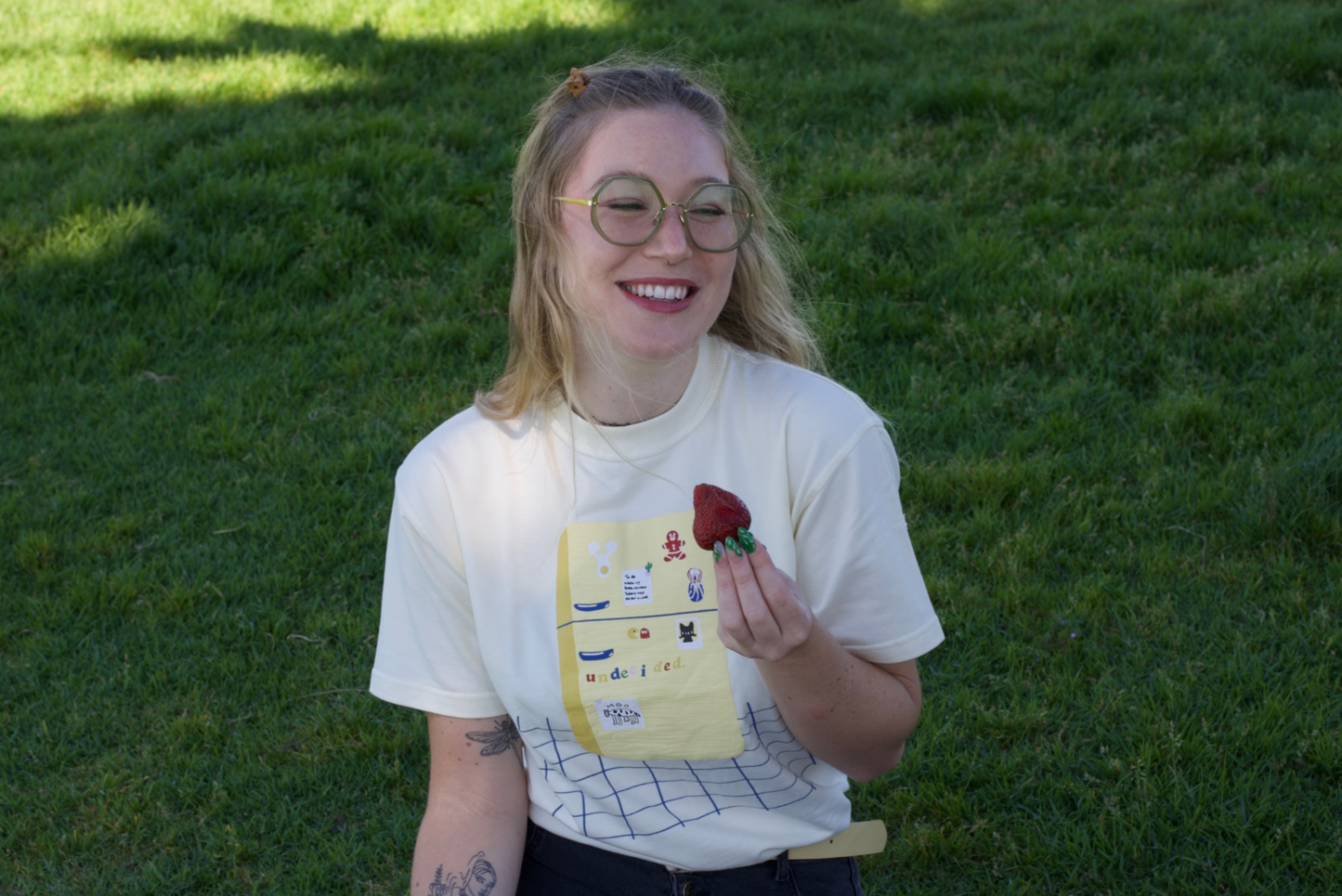 too many magnets oversized tee