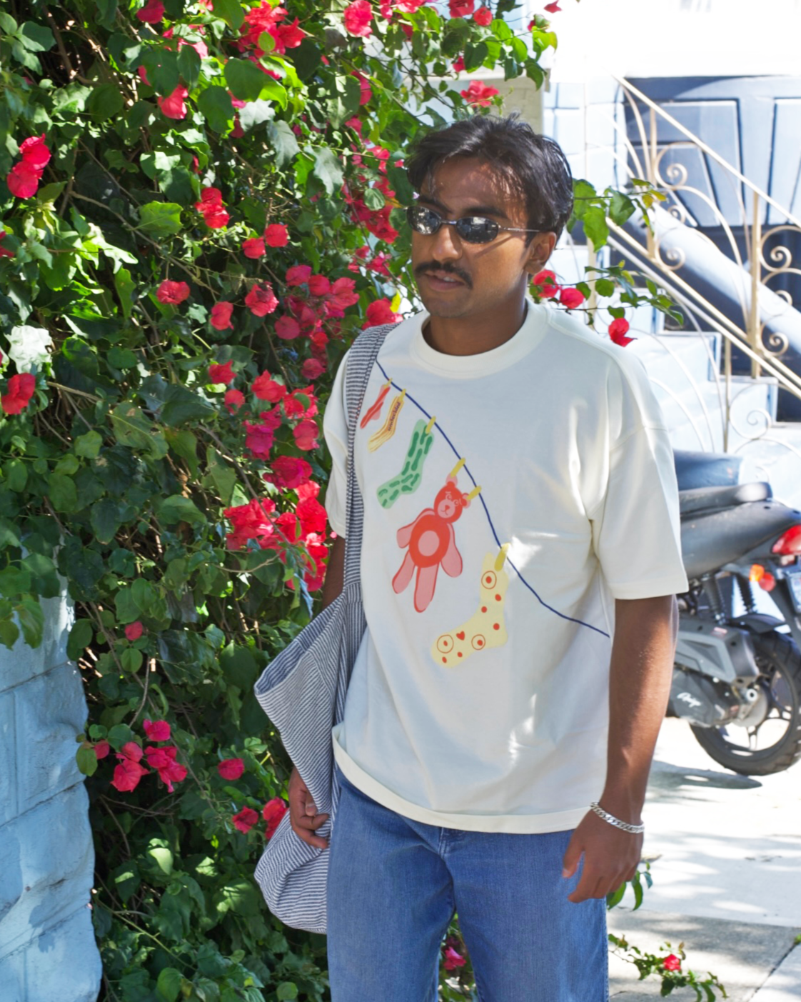 ted hangin' oversized tee